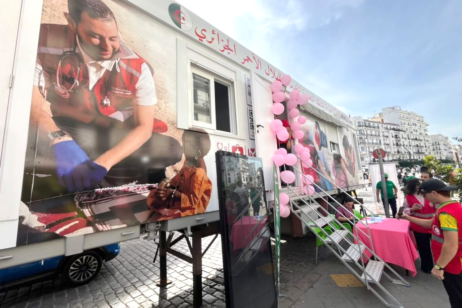 Octobre Rose : Une caravane connectée pour renforcer le dépistage du cancer du sein